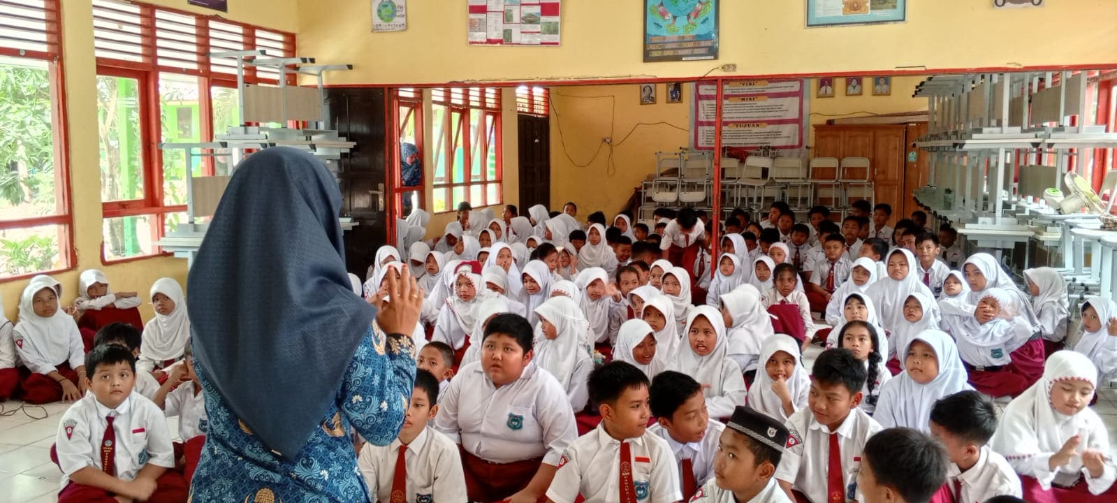 Perpustakaan Keliling Hadir di SDN Pabahanan, Siswa Antusias Membaca